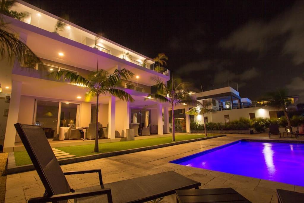 Goudhaen Luxury Private Apartments Jan Thiel Beach Luaran gambar