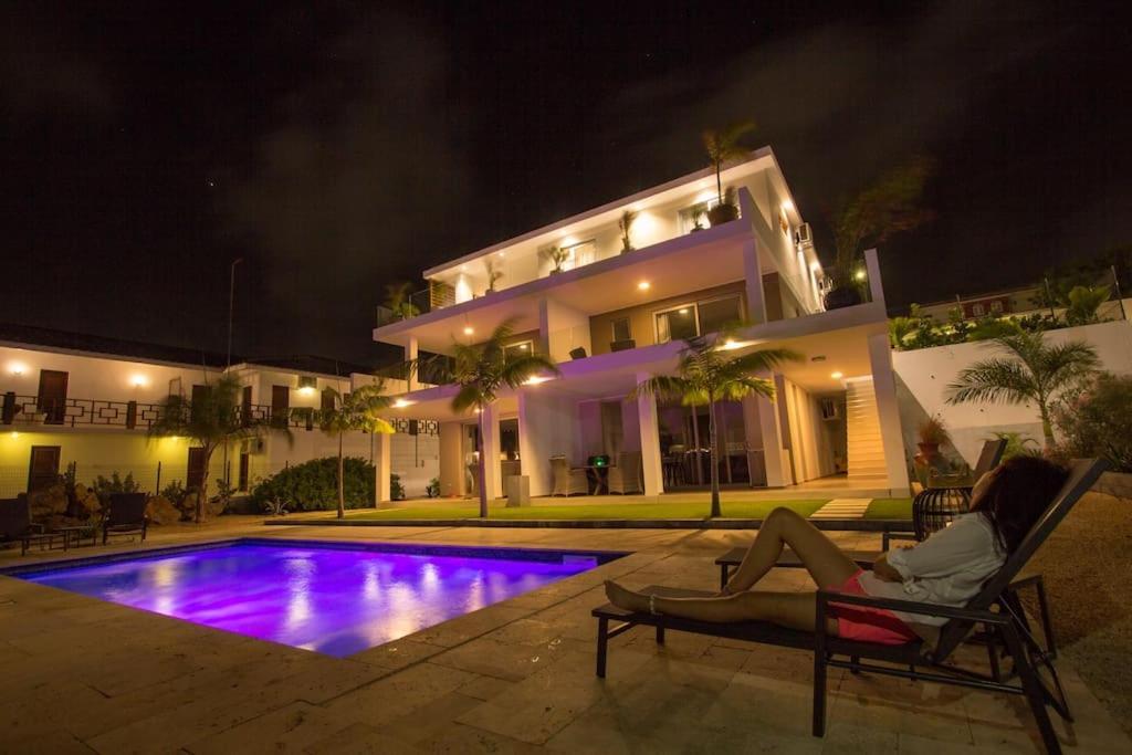 Goudhaen Luxury Private Apartments Jan Thiel Beach Luaran gambar